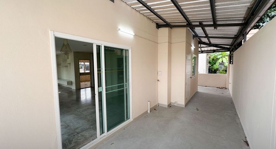 For sale 3 bedrooms house in Saphan Sung, Bangkok