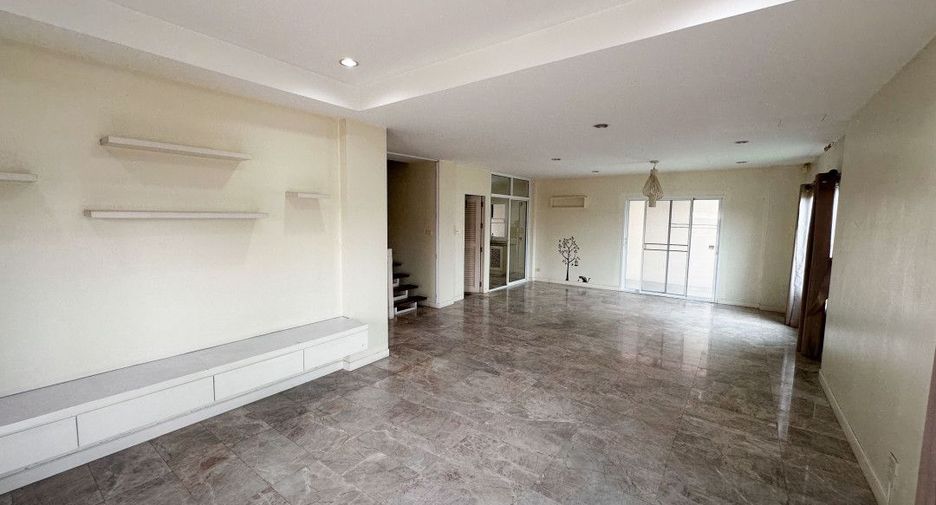 For sale 3 bedrooms house in Saphan Sung, Bangkok