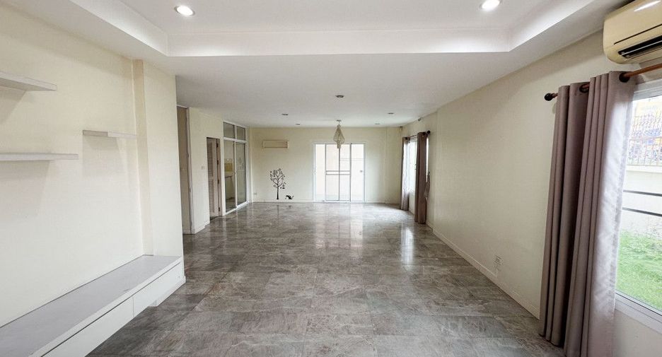 For sale 3 bedrooms house in Saphan Sung, Bangkok