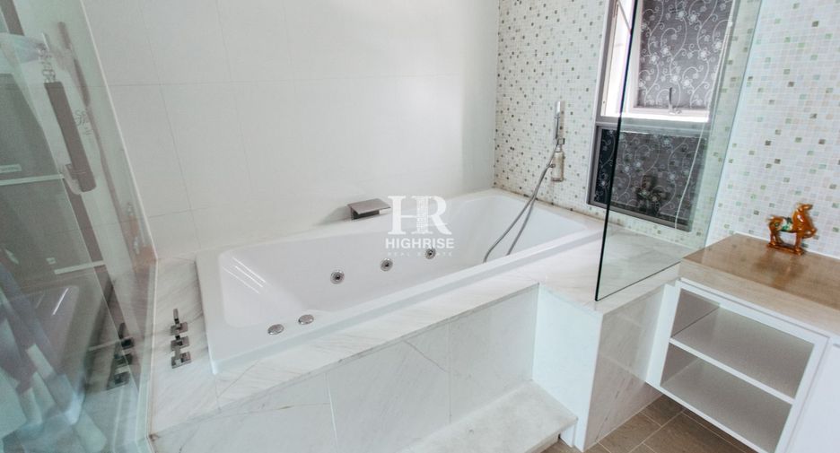 For sale 2 ベッドルーム condo in Bang Lamung, Chonburi