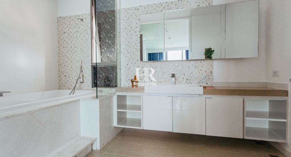 For sale 2 ベッドルーム condo in Bang Lamung, Chonburi