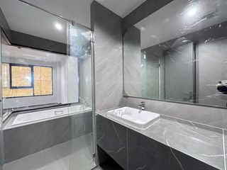 Condo en venta de 2 habitaciones en Khlong Toei, Bangkok