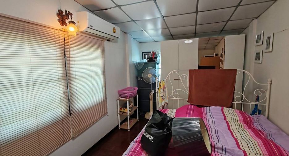For sale 4 bedrooms house in Lak Si, Bangkok