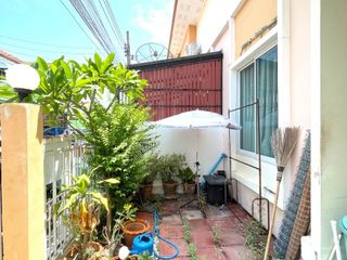 出售 2 卧室 联排别墅 在 Phra Samut Chedi, Samut Prakan
