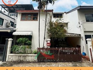 Casa adosada en venta de 4 habitaciones en Lam Luk Ka, Pathum Thani