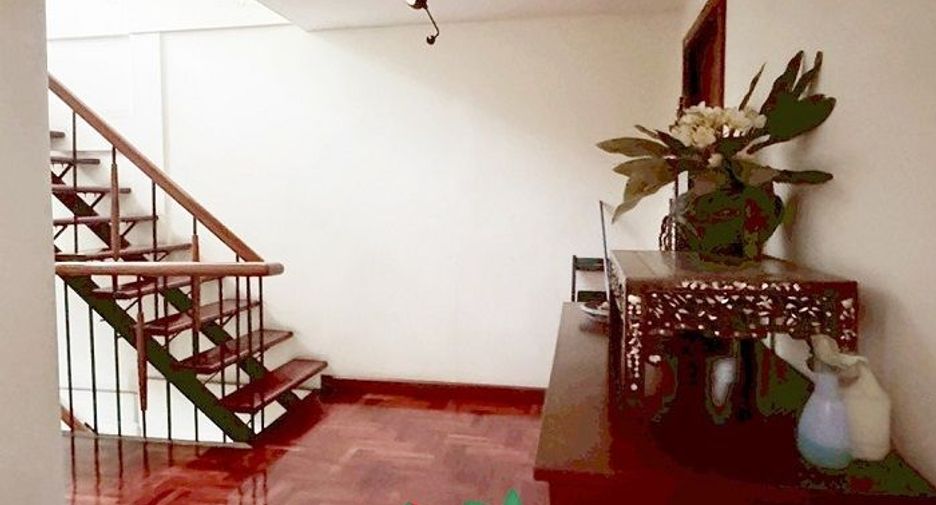 Casa adosada en venta de 4 habitaciones en Lam Luk Ka, Pathum Thani
