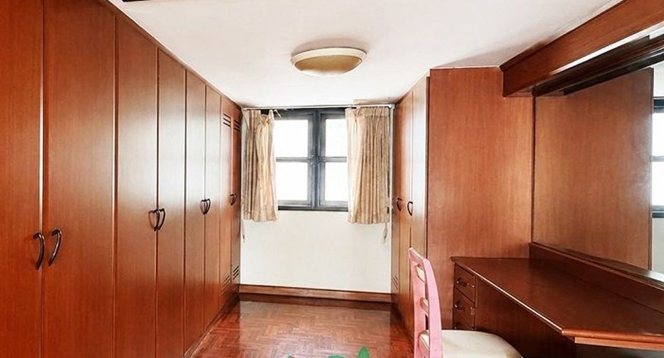 Casa adosada en venta de 4 habitaciones en Lam Luk Ka, Pathum Thani