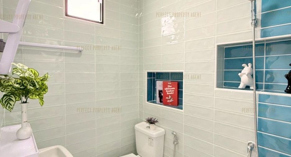 For sale 4 bedrooms townhouse in Nong Chok, Bangkok