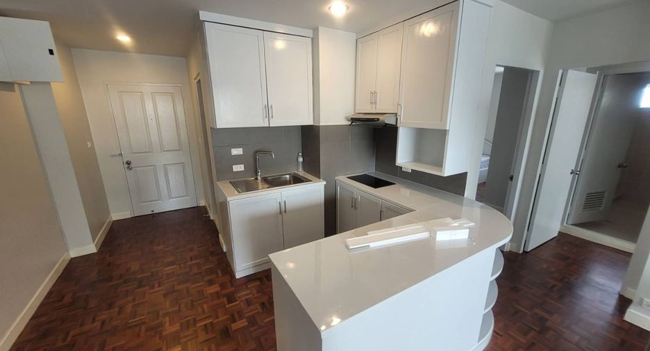 For rent 2 bedrooms condo in Khlong Toei, Bangkok