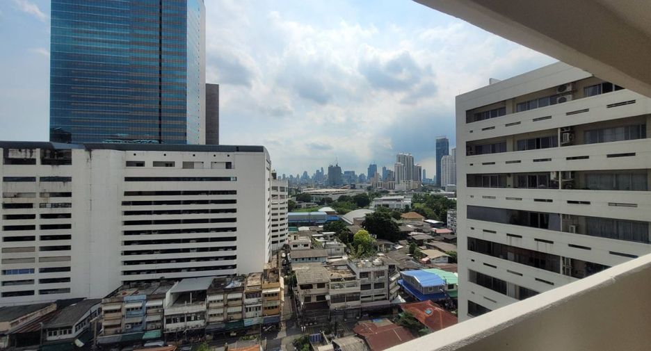 For rent 2 bedrooms condo in Khlong Toei, Bangkok