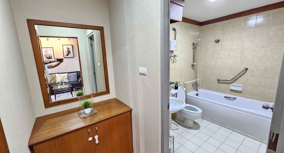 For rent 1 bed condo in Khlong Toei, Bangkok