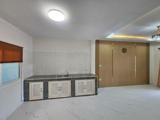 À vendre 3 chambres maison de ville à Si Racha, Chonburi