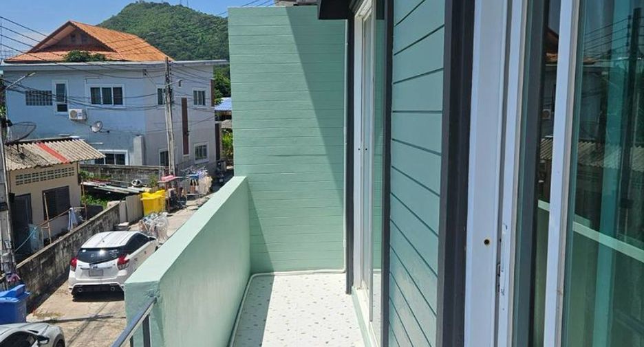 À vendre 3 chambres maison de ville à Si Racha, Chonburi