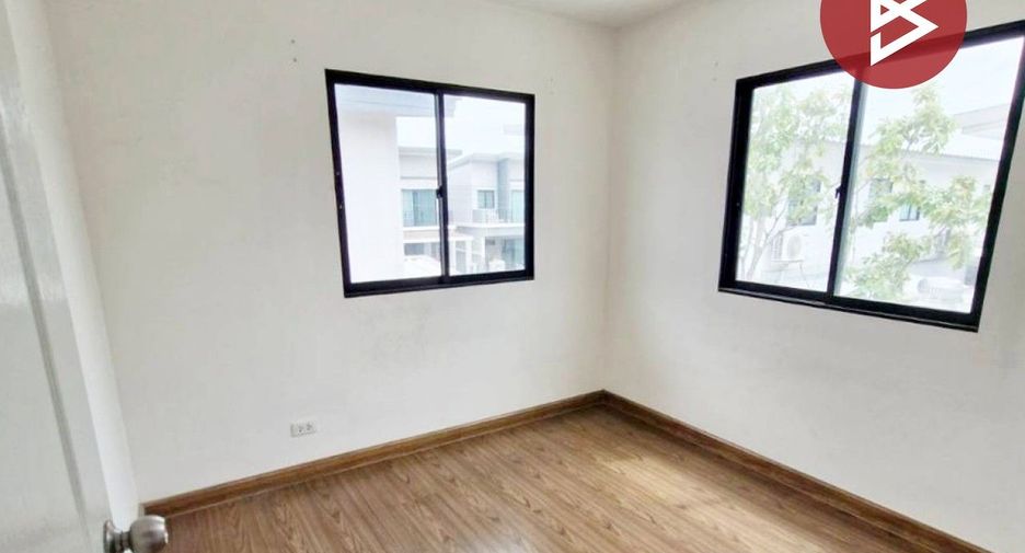 For sale 3 ベッドルーム townhouse in Sam Phran, Nakhon Pathom