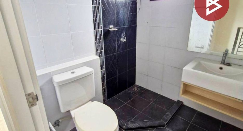 For sale 3 ベッドルーム townhouse in Sam Phran, Nakhon Pathom
