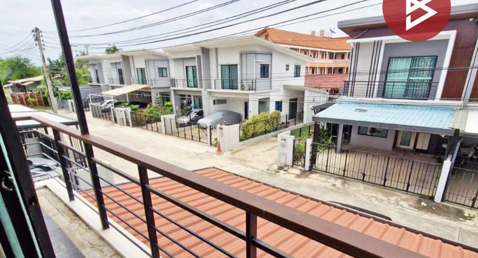 For sale 3 ベッドルーム townhouse in Sam Phran, Nakhon Pathom