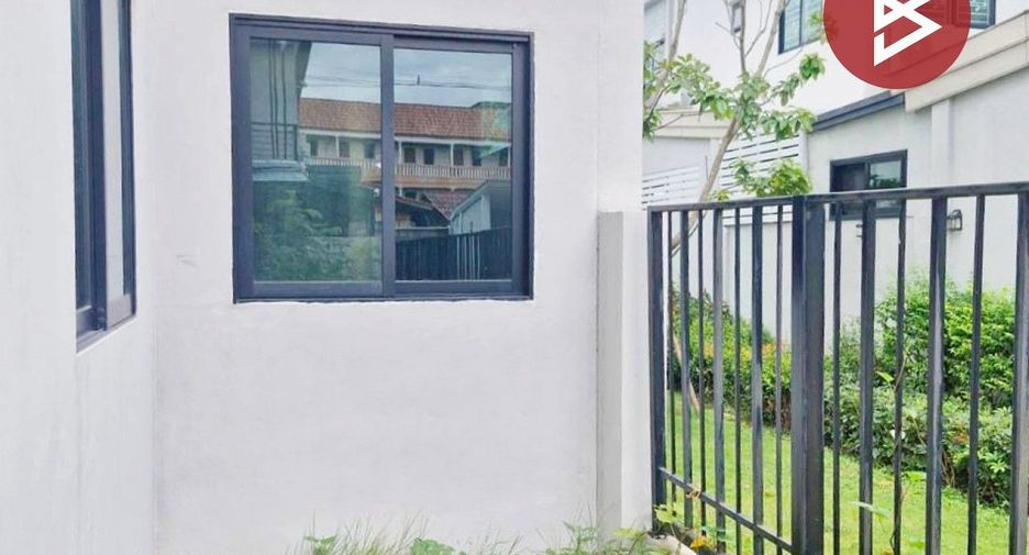 For sale 3 ベッドルーム townhouse in Sam Phran, Nakhon Pathom