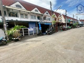 出售 2 卧室 联排别墅 在 Mueang Pathum Thani, Pathum Thani