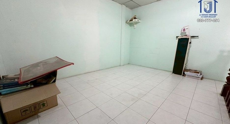 出售 2 卧室 联排别墅 在 Mueang Pathum Thani, Pathum Thani