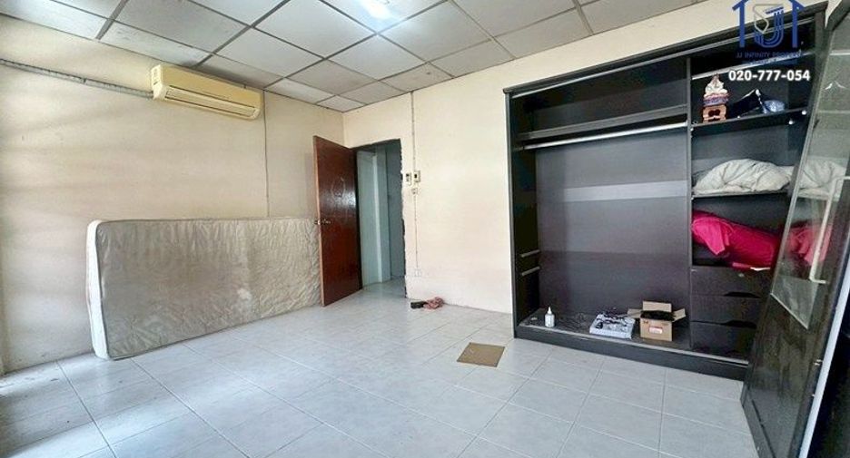 出售 2 卧室 联排别墅 在 Mueang Pathum Thani, Pathum Thani