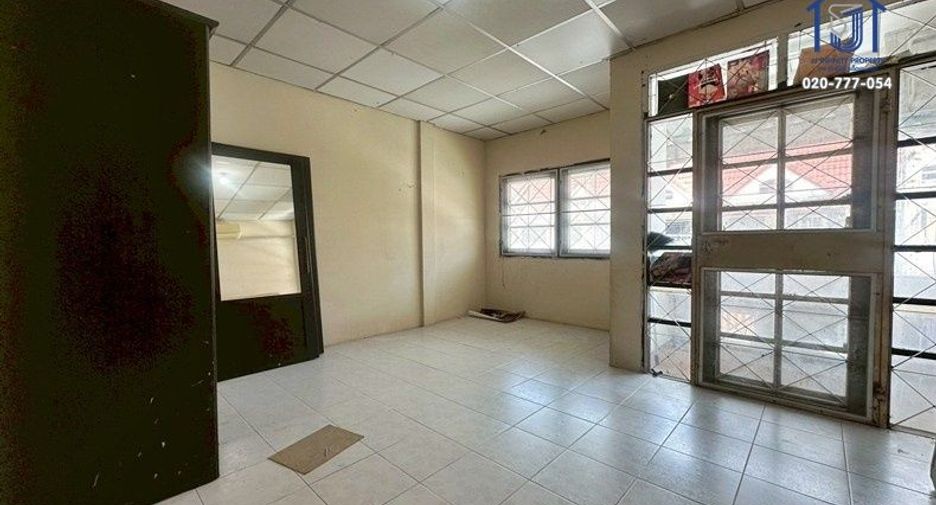 出售 2 卧室 联排别墅 在 Mueang Pathum Thani, Pathum Thani