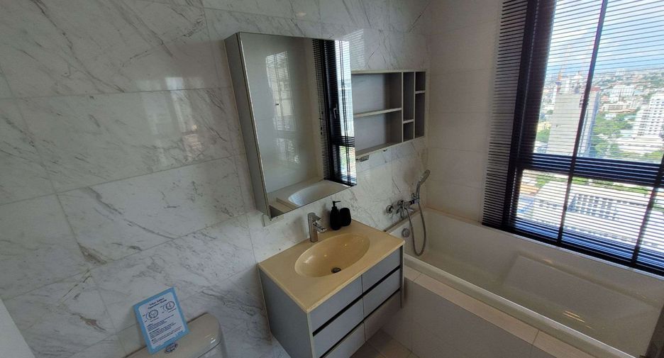 For rent そして for sale 2 ベッドルーム condo in Watthana, Bangkok