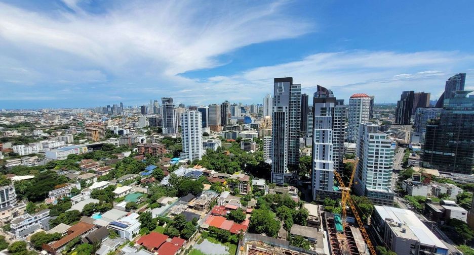 For rent そして for sale 2 ベッドルーム condo in Watthana, Bangkok