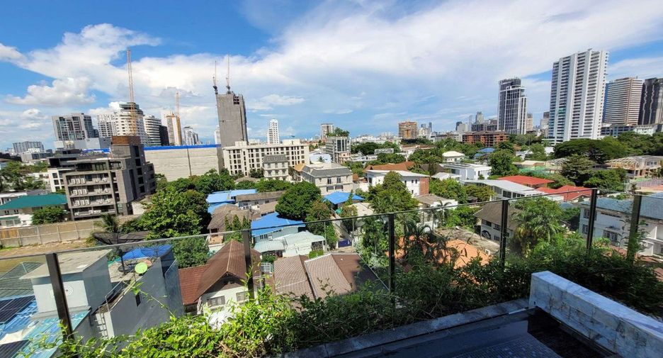 For rent そして for sale 2 ベッドルーム condo in Watthana, Bangkok