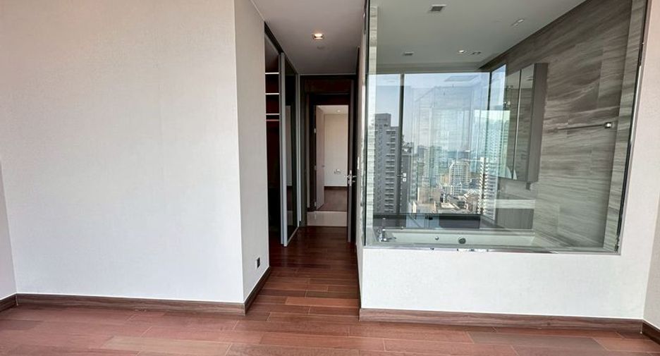 For sale 3 bedrooms condo in Khlong Toei, Bangkok