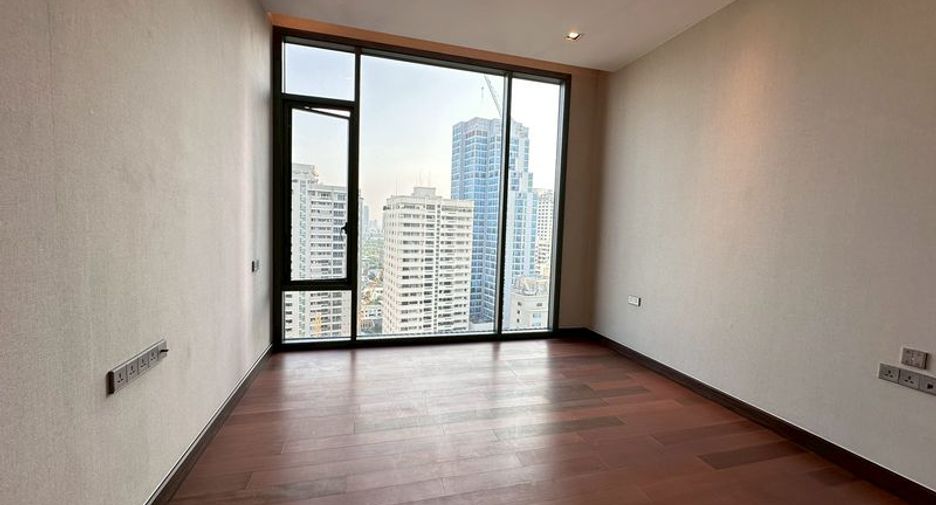 For sale 3 bedrooms condo in Khlong Toei, Bangkok
