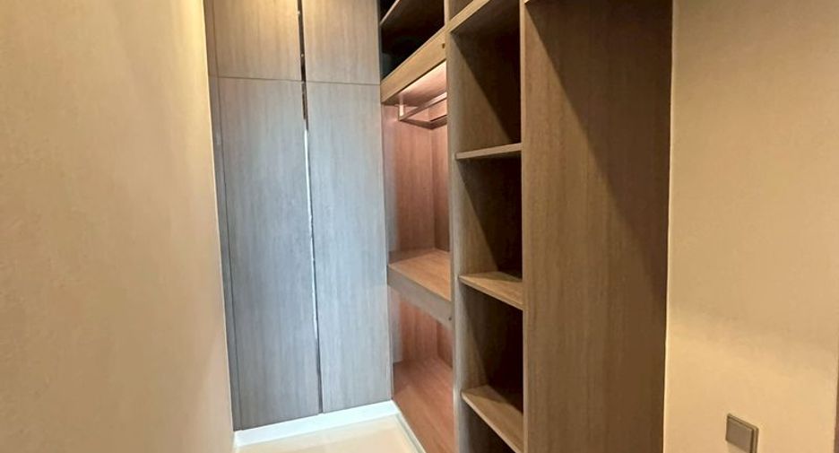 For sale 3 bedrooms condo in Khlong Toei, Bangkok