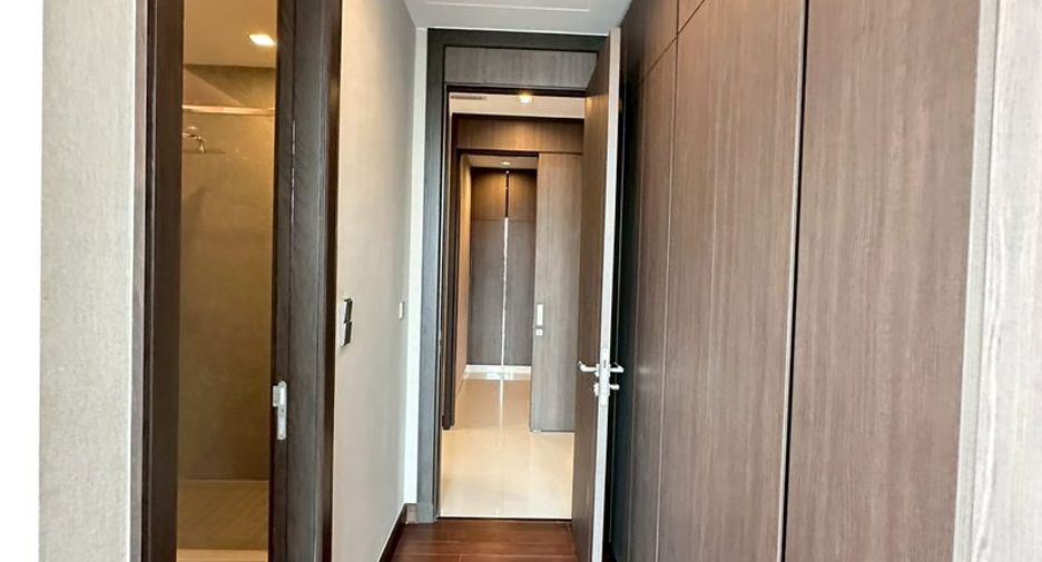 For sale 3 bedrooms condo in Khlong Toei, Bangkok