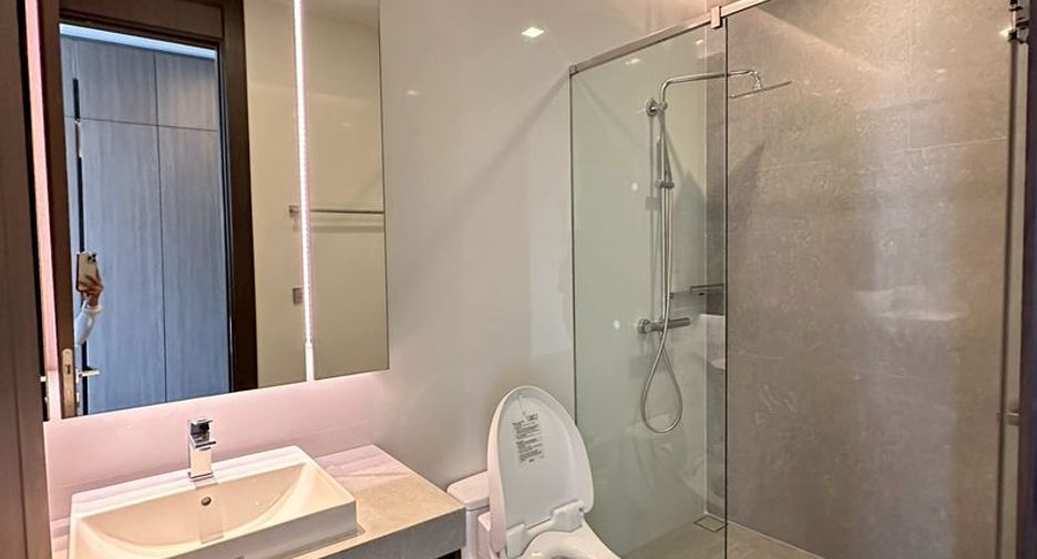 For sale 3 bedrooms condo in Khlong Toei, Bangkok