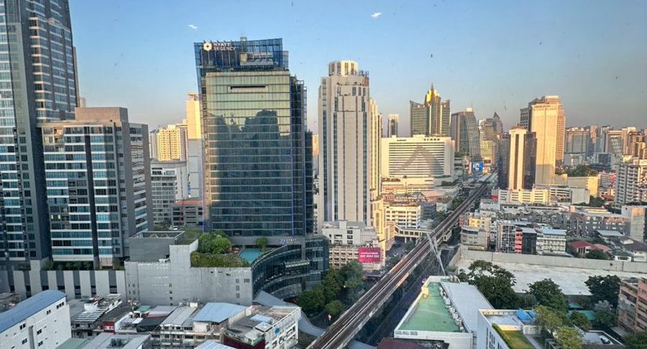 For sale 3 bedrooms condo in Khlong Toei, Bangkok