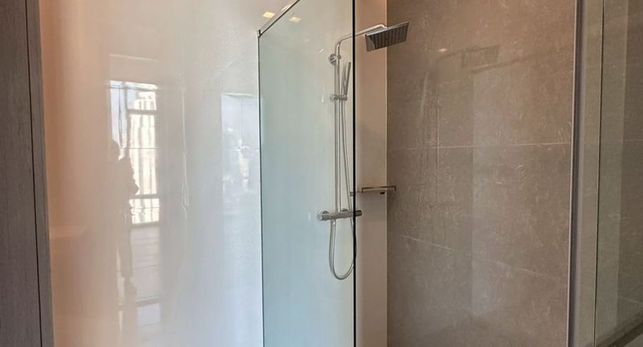 For sale 3 bedrooms condo in Khlong Toei, Bangkok