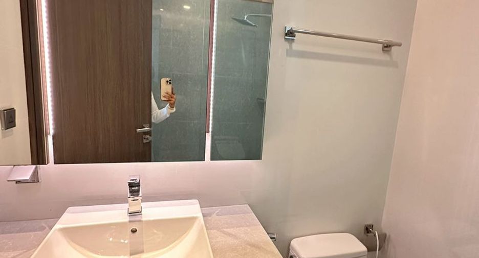 For sale 3 bedrooms condo in Khlong Toei, Bangkok