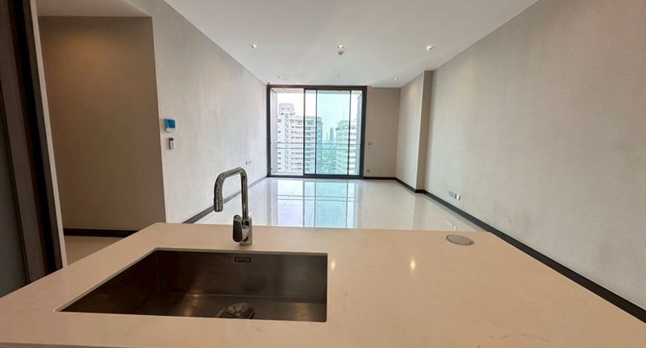 For sale 3 bedrooms condo in Khlong Toei, Bangkok