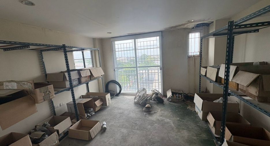 À vendre 5 chambres maison de ville à Bang Kruai, Nonthaburi