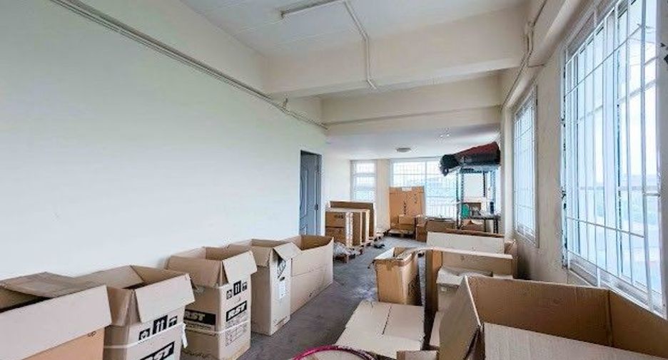For sale 5 bedrooms retail Space in Bang Kruai, Nonthaburi