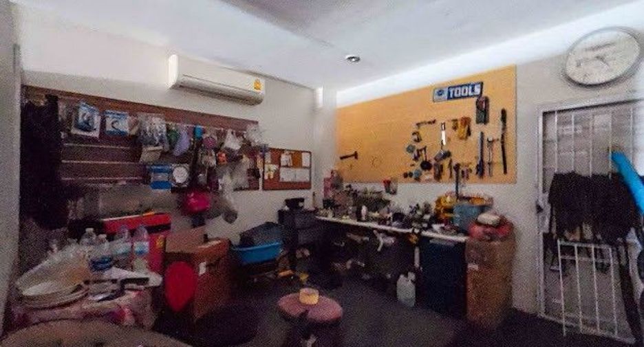 For sale 5 bedrooms retail Space in Bang Kruai, Nonthaburi