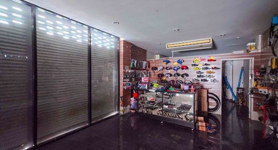 For sale 5 bedrooms retail Space in Bang Kruai, Nonthaburi