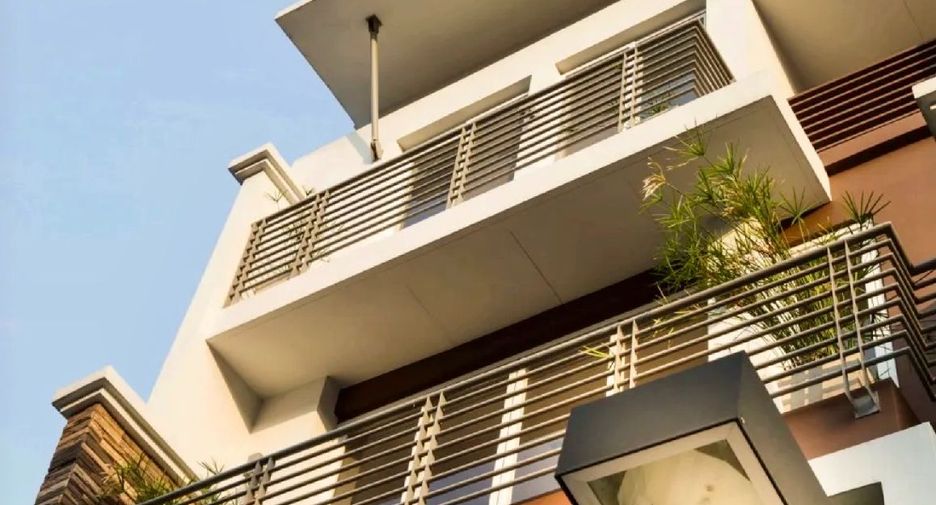 Casa adosada en venta de 3 habitaciones en Bang Kho Laem, Bangkok