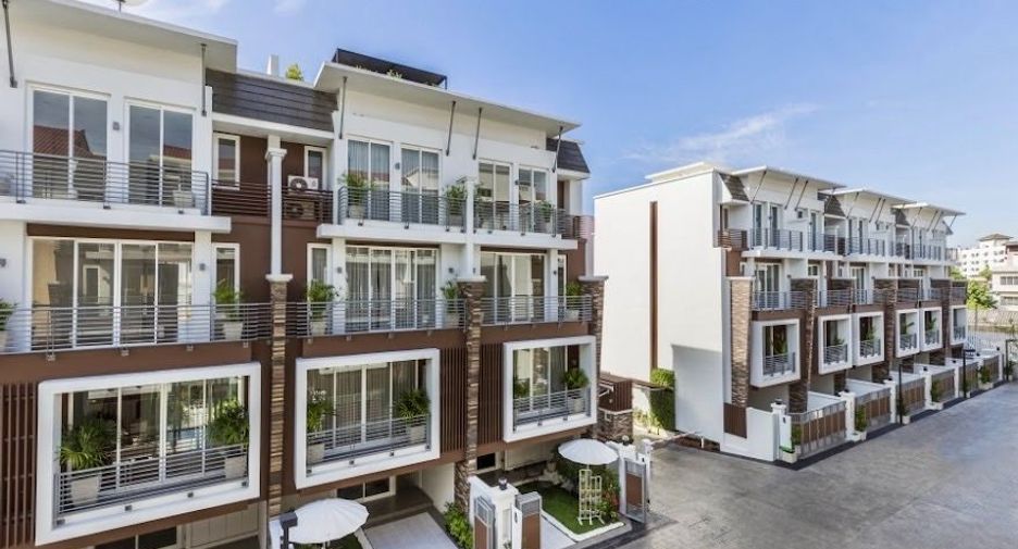 Casa adosada en venta de 3 habitaciones en Bang Kho Laem, Bangkok