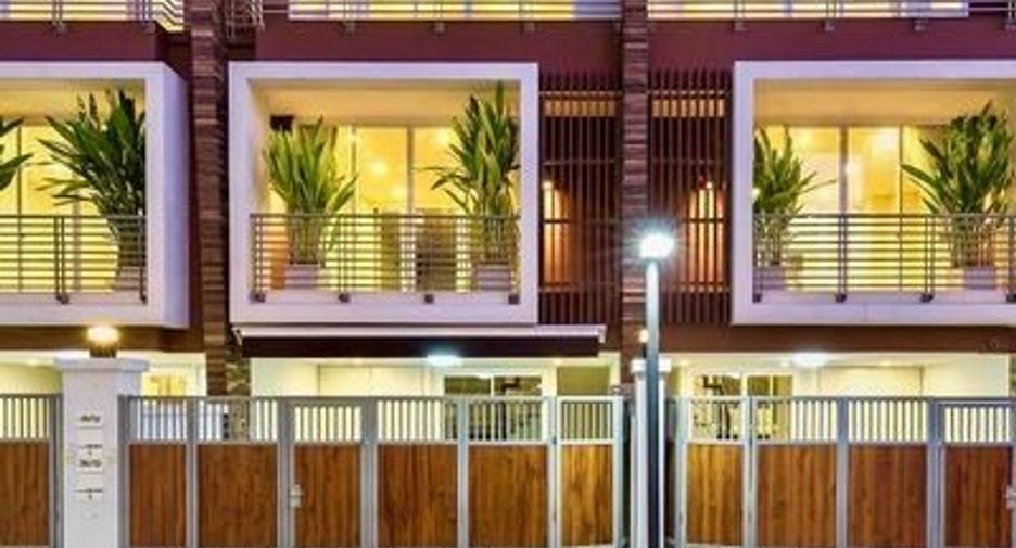Casa adosada en venta de 3 habitaciones en Bang Kho Laem, Bangkok