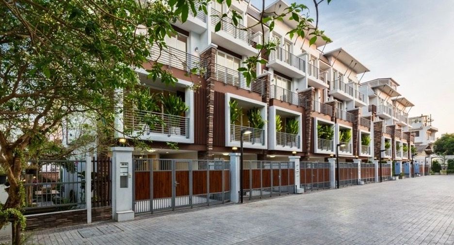 Casa adosada en venta de 3 habitaciones en Bang Kho Laem, Bangkok