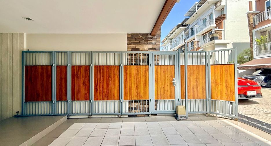 Casa adosada en venta de 3 habitaciones en Bang Kho Laem, Bangkok