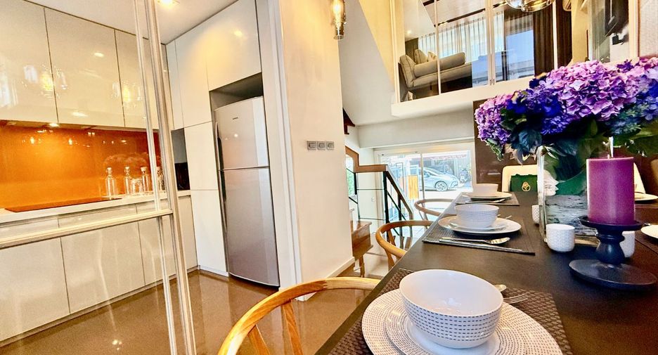 Casa adosada en venta de 3 habitaciones en Bang Kho Laem, Bangkok