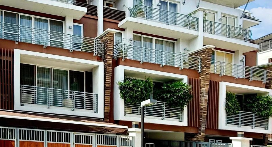 Casa adosada en venta de 3 habitaciones en Bang Kho Laem, Bangkok