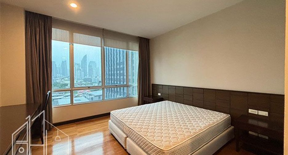 For rent 3 bedrooms condo in Watthana, Bangkok