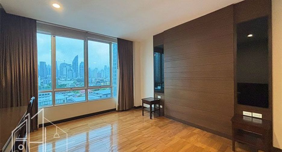 For rent 3 bedrooms condo in Watthana, Bangkok